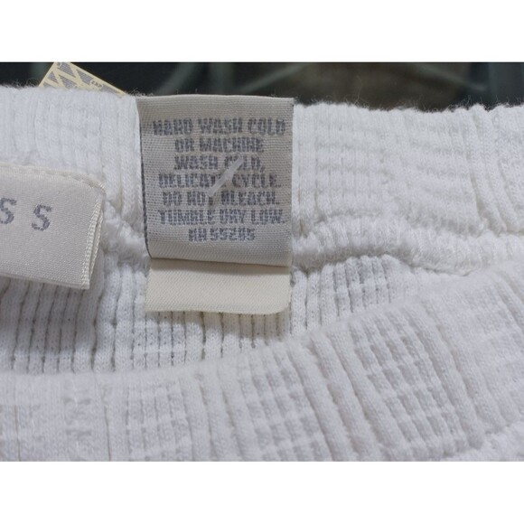 VINTAGE EXPRESS TRICOT TRADITIONELLE WOMENS KNIT WHITE SHORTS SIZE LG.  NWT - Picture 7 of 7